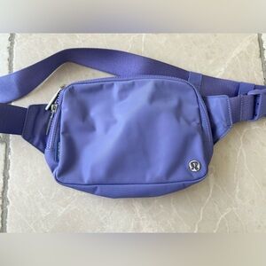 Lululemon Belt Bag - Dark Lavender 2L